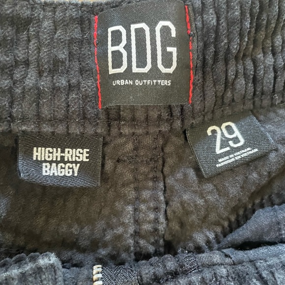 BDG High Rise Baggy Black Corduroy pants!Size 29. Great Condition! - Picture 2 of 4